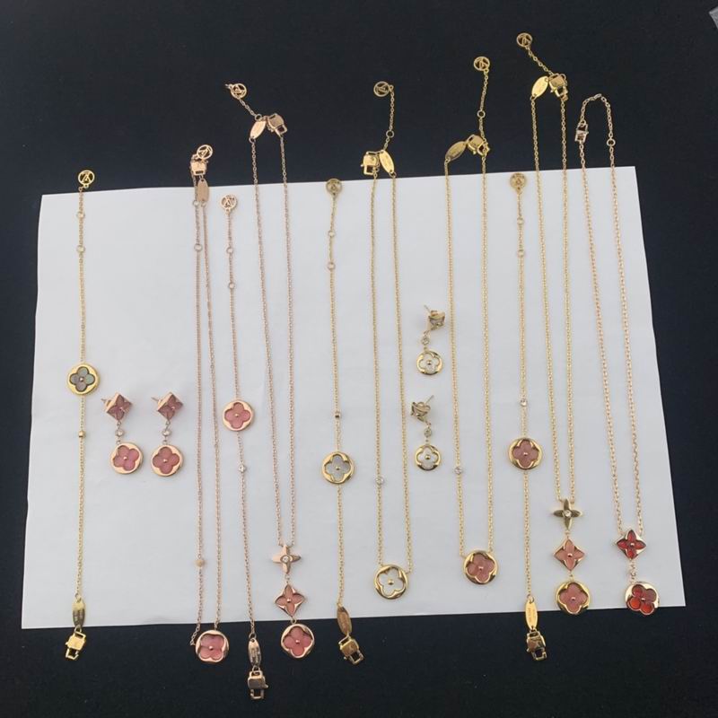 LV Necklace 03lyr565